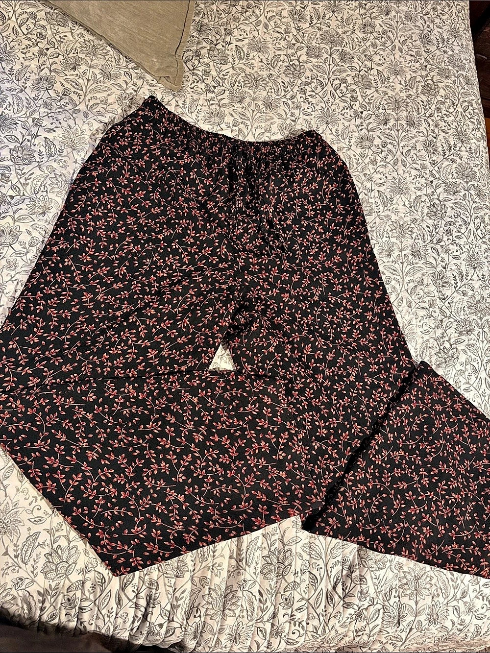 CHAUS Floral Wide-Leg Pants in Black with floral Size 8